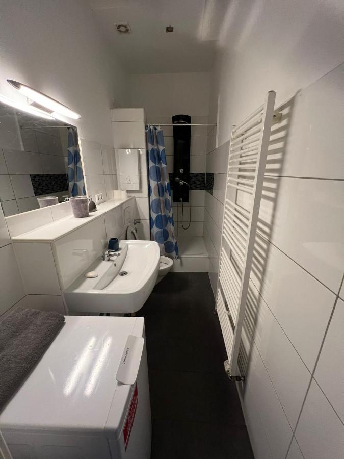 Viersen Schoene Apartments Am Duelkener Bahnhof Esterno foto