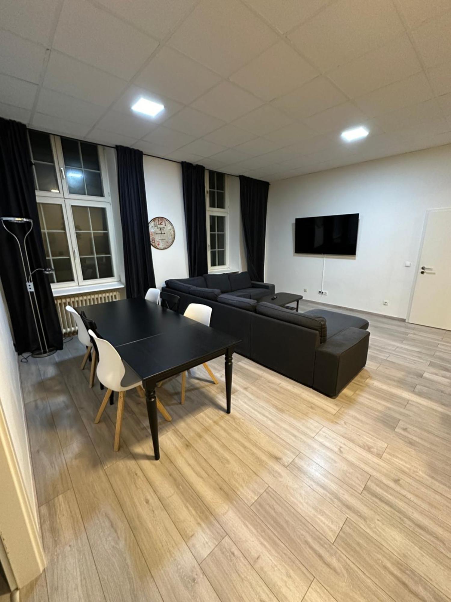 Viersen Schoene Apartments Am Duelkener Bahnhof Esterno foto